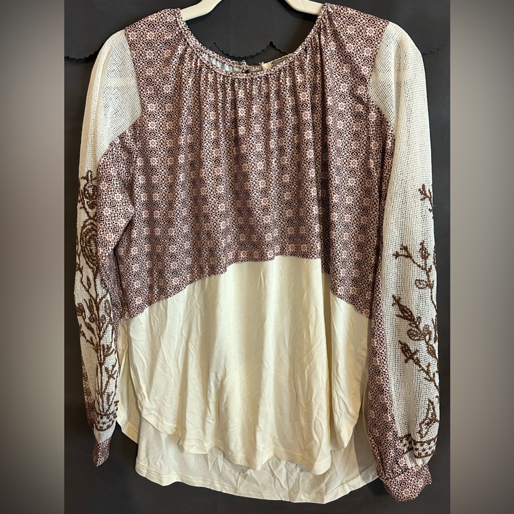 Women’s Gimmick top brand new never worn. Super cute on with jeans!
